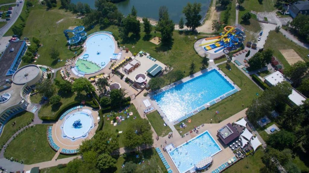 Villa Dunaj Dunajská Streda Buitenkant foto